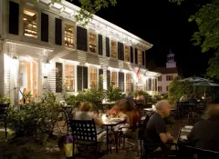 How to Create Outdoor Ambiance for Al Fresco Restaurant Dining