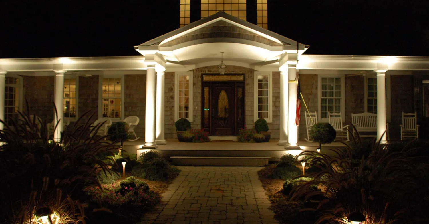 The Difference Between LED and Halogen Landscape Lights